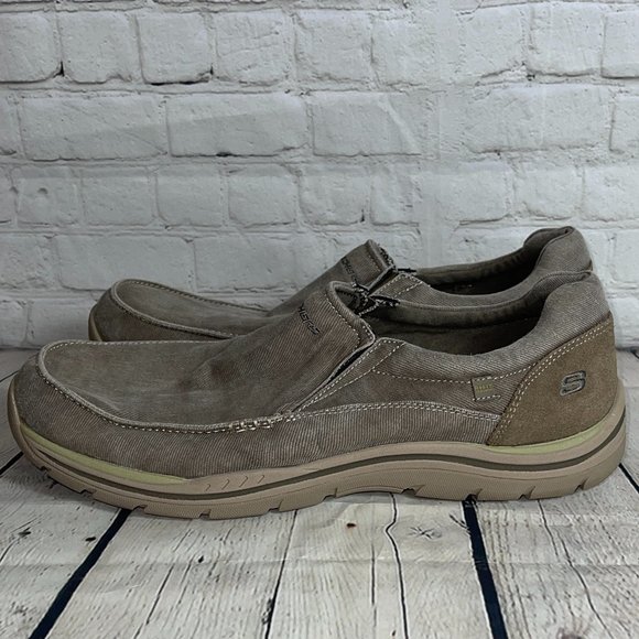 skechers extra wide relaxed fit memory foam